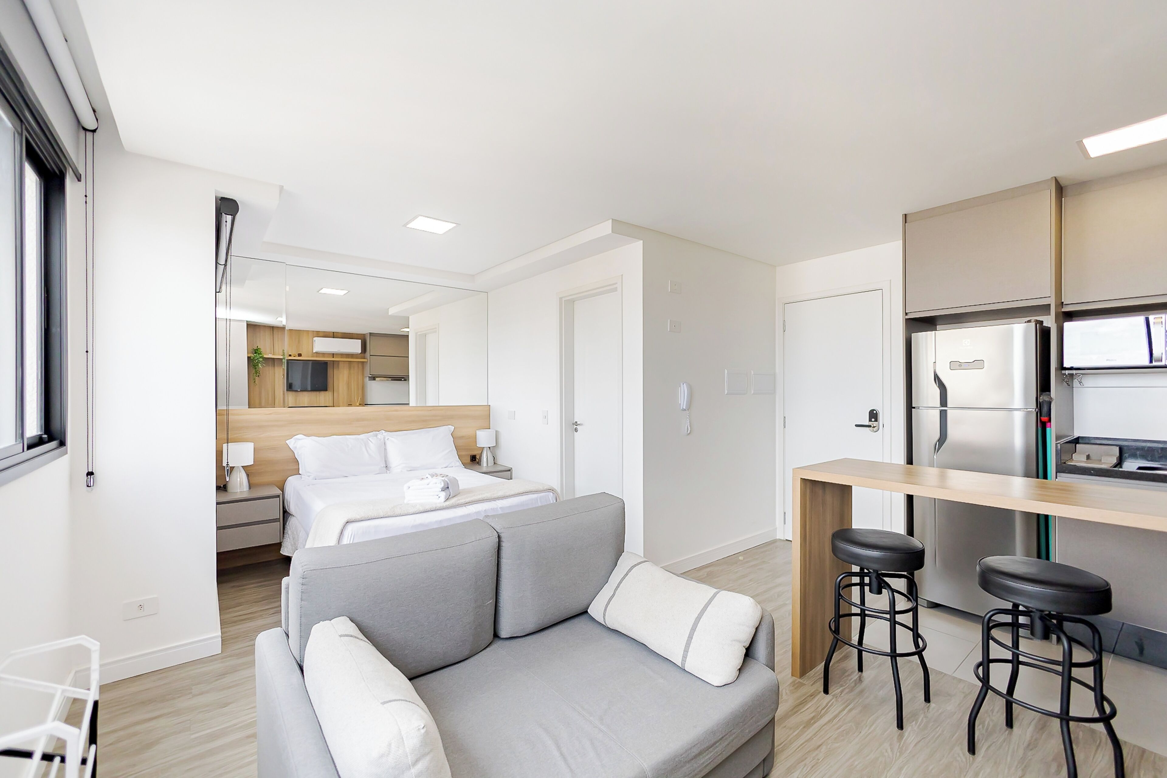 Departamento | Cocina privada | Refrigerador, microondas, parrilla de estufa y utensilios de cocina 