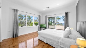 4 soverom, strykejern/-brett, reiseseng for barn og wi-fi (inkludert)