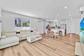 Living area - this newly built, fully furnished tri-level home awaits your arrival.
(Irvine)