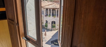 Suite Raffaello: Design and Comfort in ValQuirico