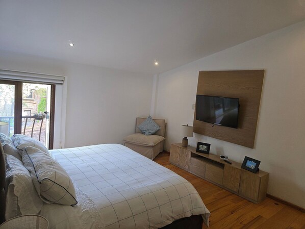 2 bedrooms, iron/ironing board, Internet, bed sheets