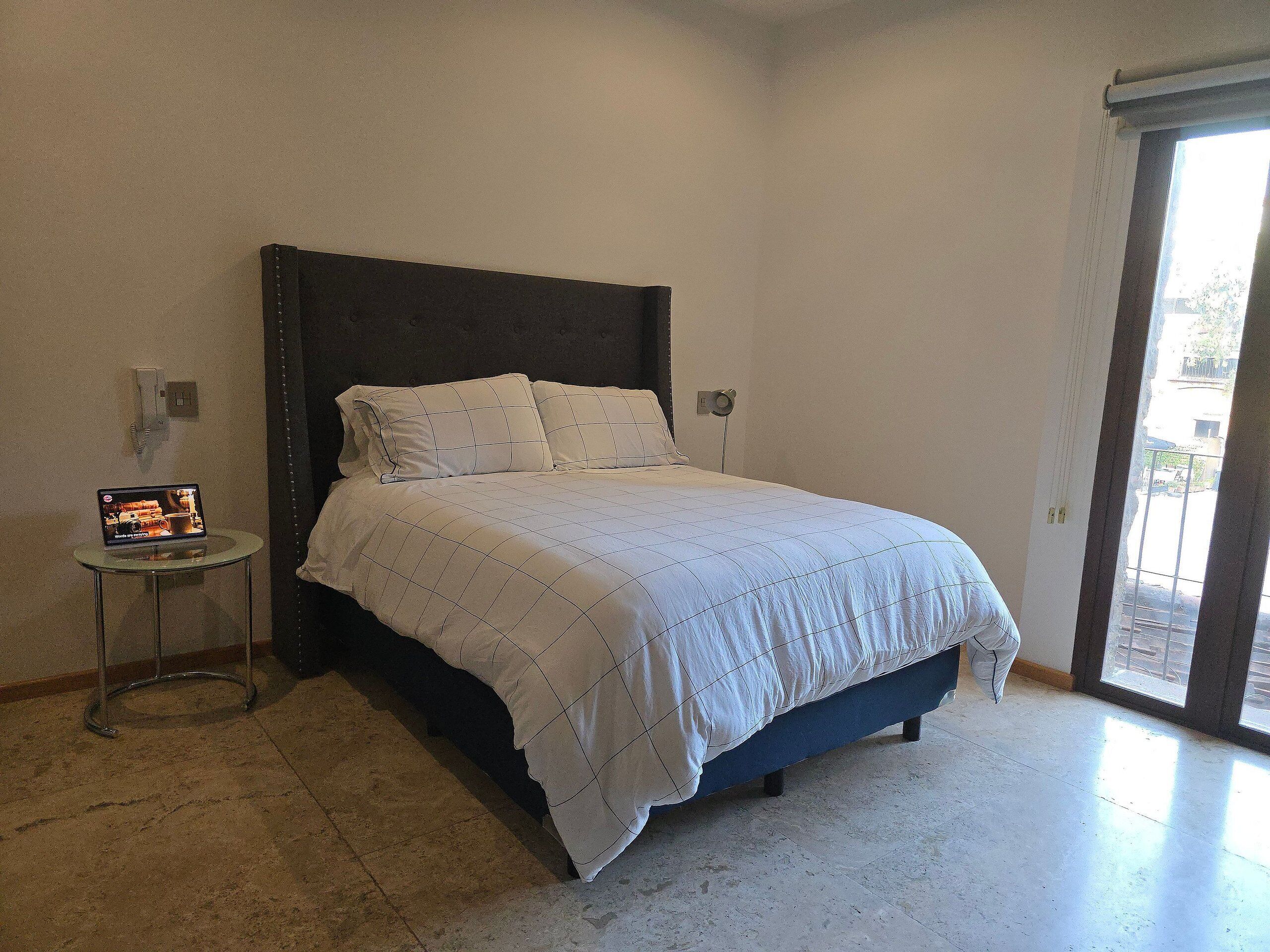 2 dormitorios, tabla de planchar con plancha, Internet y ropa de cama