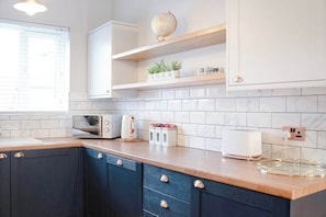 Interior - Modern 2 Bedroom Home With TV, WiFi, Parking (Hetton-le-Hole)