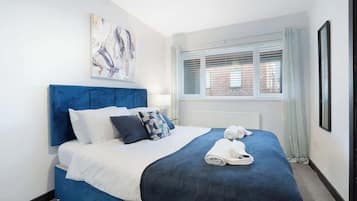 2 bedrooms, internet, bed sheets