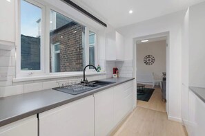 Cookware/dishes/utensils