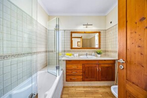 Hair dryer, towels - Villa Casa Brasil by Villa Plus (Praia do Carvoeiro)