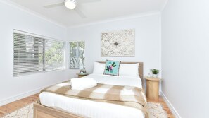 5 bedrooms, iron/ironing board, free WiFi, bed sheets