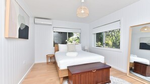 5 bedrooms, iron/ironing board, free WiFi, bed sheets