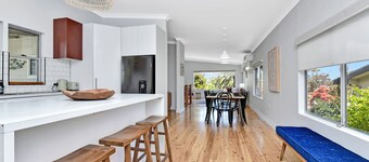 Living The Dream - Living The Dream: Cozy retreat with Wi-Fi, BBQ, fireplace, and outdoor area