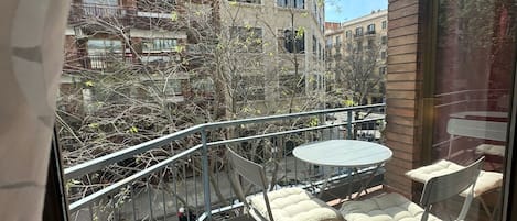Chambre double, salle de bains commune | Balcon