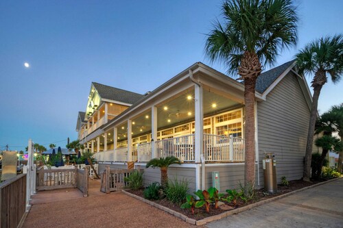 Trout Street Buyout 3 Port A Marina-front Homes Water Views + Pet-friendly Options 16 Guests