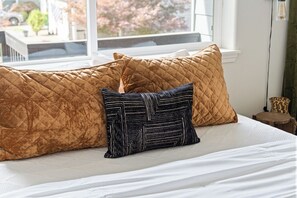 4 bedrooms, in-room safe, desk, iron/ironing board