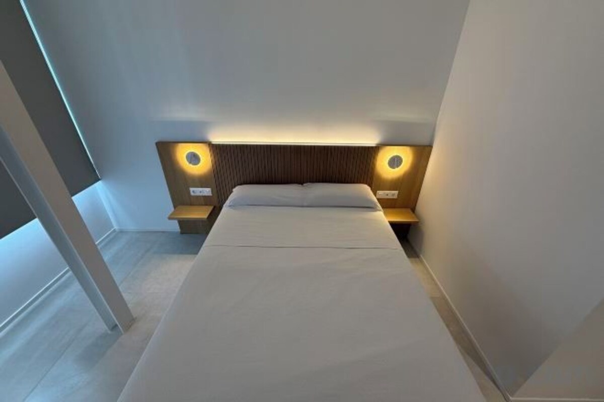 WiFi (free), bed sheets
