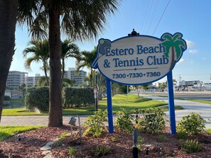 Property grounds - Sunset & Ocean Front Views-FM-Beach(Pool is Open) (Fort Myers Beach)