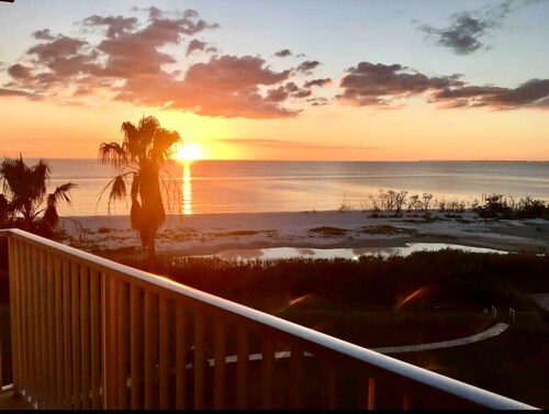 Sunset & Ocean Front Views-FM-Beach(Pool is Open)