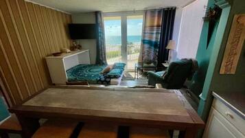 1 bedroom, desk, iron/ironing board, WiFi