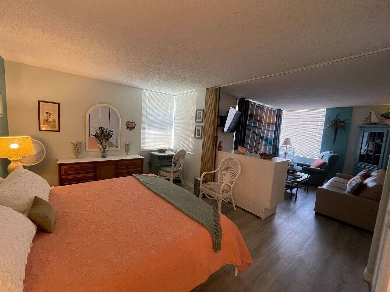 1 bedroom, desk, iron/ironing board, WiFi