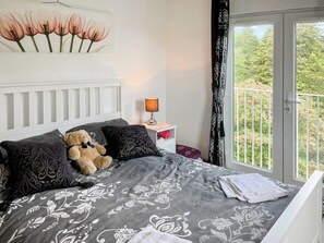 3 bedrooms, free WiFi, bed sheets