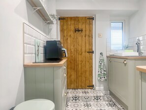 Cookware/dishes/utensils