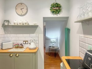 Cookware/dishes/utensils
