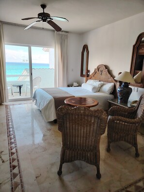 Deluxe Double Room, Ocean View -344A | 客房內保險箱、筆電工作空間、遮光布/窗簾、熨斗/熨衣板