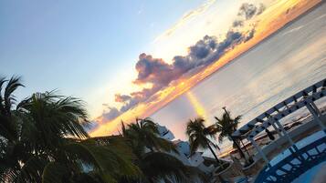 Deluxe Double Room, Ocean View -344A | Vista a la playa o el mar