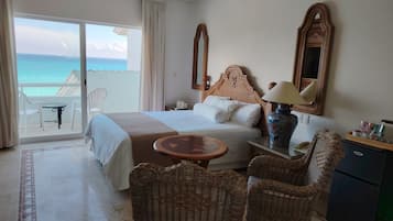 Deluxe Double Room, Ocean View -344A | Caja de seguridad en la habitación y espacio para trabajar con laptop