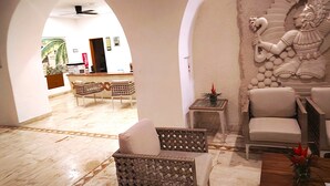 Lobby lounge - Sunset Fishermen Beach Resort Room 344 A&B (Playa del Carmen)