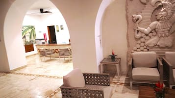Lobby lounge