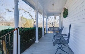 Terrace/patio - Bluff Springs Farmhouse (Lewisburg)