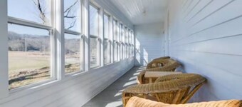 Bluff Springs Farmhouse