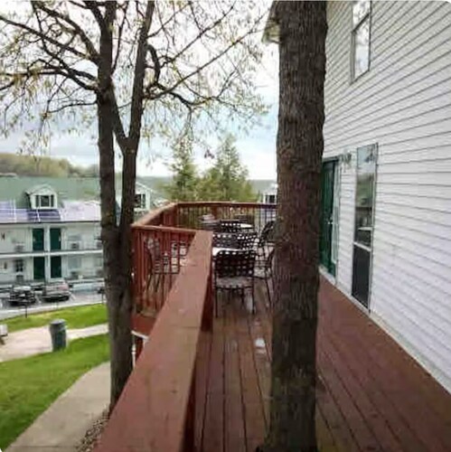 Charming Branson Studio with King Bed, Hi Speed Wi-F