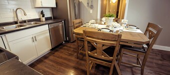 Charming 2-bedroom condo with complimentary breakfast  Branson close to Titanic