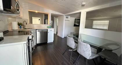 House 3 BEDS -in 2 BR/2Bath FENCED Yard, Near Beaches