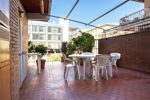 Outdoor dining - La terrazza di Maria Pia (Rome)