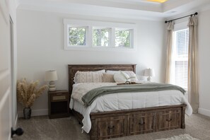 4 bedrooms, iron/ironing board, WiFi, bed sheets