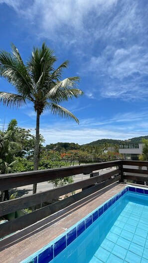 Outdoor pool - Pousada Canto da Zoe (Guarujá)