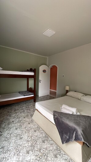 Classic Quadruple Room | Free WiFi - Pousada Canto da Zoe (Guarujá)