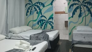 Classic Quadruple Room | WiFi (free) - Pousada Canto da Zoe (Guarujá)