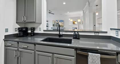 Beautifully Updated Penthouse Condo in West Cary