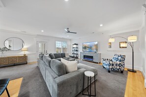 Smart TV, fireplace, stereo