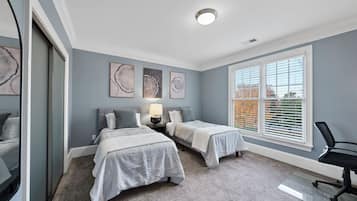 3 bedrooms, desk, iron/ironing board, travel crib