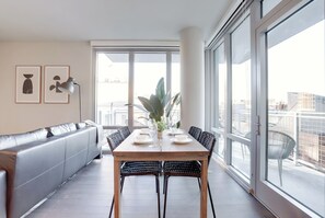 Apartment, City View | In-room dining
