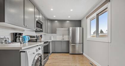 Central Work & Family-Ready 2BR Suite
