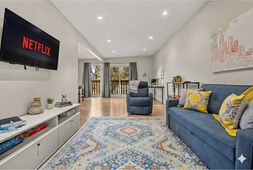 Central Work & Family-Ready 2BR Suite