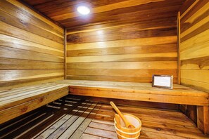 Sauna - 1 Mi to Dtwn Fayetteville: Home w/ Fenced Yard (Fayetteville)