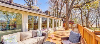 1 Mi to Dtwn Fayetteville: Home w/ Fenced Yard