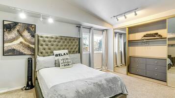 2 bedrooms, desk, iron/ironing board, bed sheets