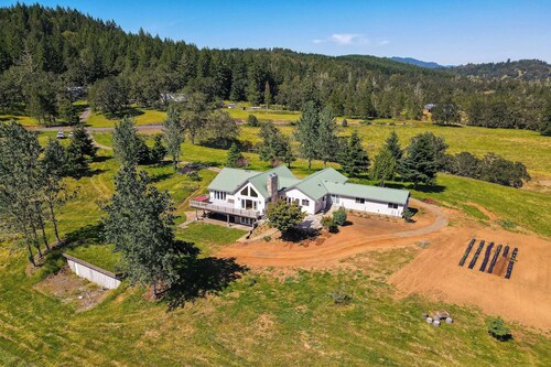 Romantic Vineyard Getaway in Oakland: Mtn Views!