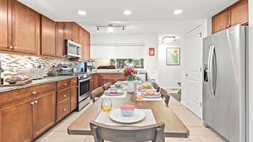 Condo (3 Bedrooms) | Dining